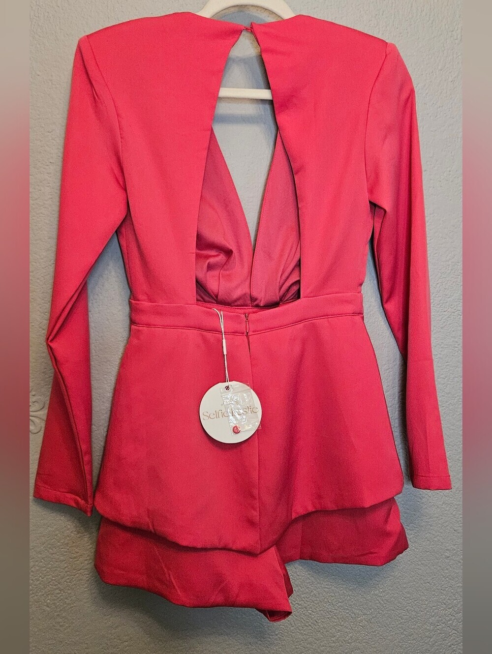 Selfie Leslie Ennis Long Sleeve Structured Pink Romper Small NWT - Picture 8 of 9
